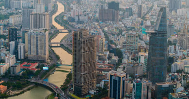 Qua một cây cầu tới quận 1, giá căn hộ khu này tăng chóng mặt