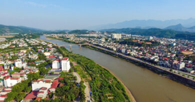 Muốn hợp hai thửa đất rồi tách cho con, người đàn ông hai lần bị trả hồ sơ